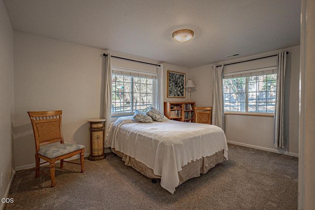 1025 Anglers Place, Shady Cove, OR 97539