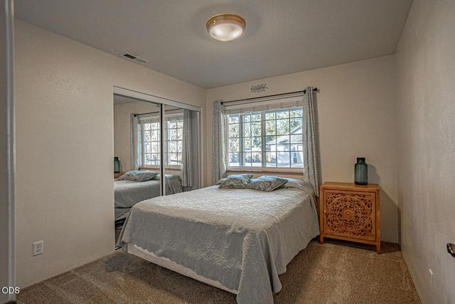 1025 Anglers Place, Shady Cove, OR 97539