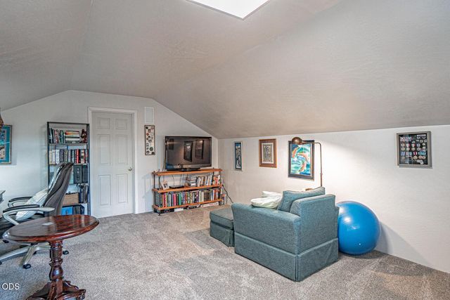 1025 Anglers Place, Shady Cove, OR 97539