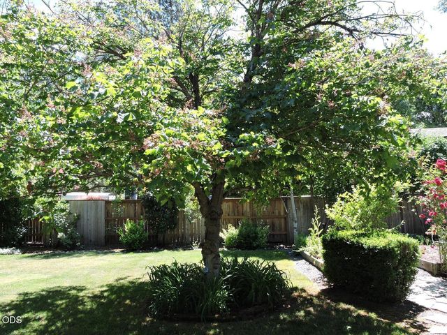 1025 Anglers Place, Shady Cove, OR 97539