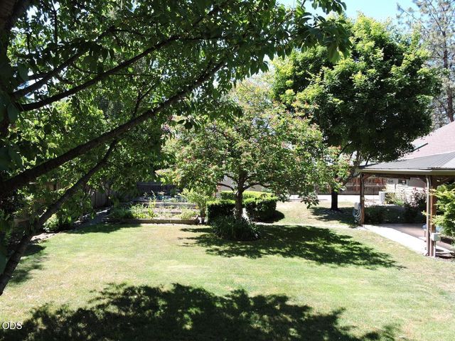 1025 Anglers Place, Shady Cove, OR 97539