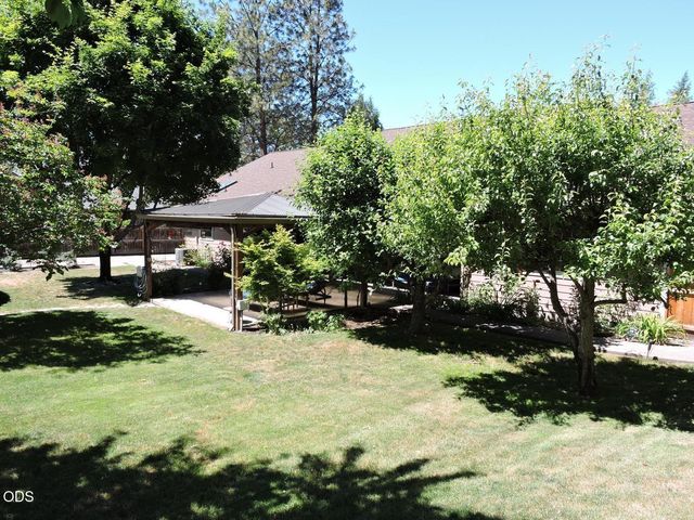 1025 Anglers Place, Shady Cove, OR 97539