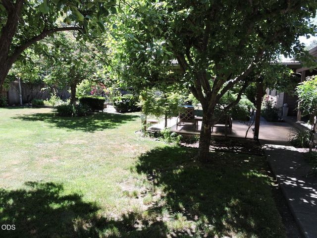 1025 Anglers Place, Shady Cove, OR 97539