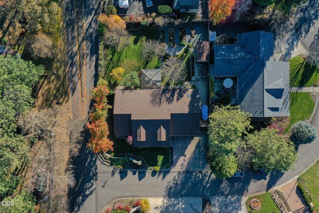 1025 Anglers Place, Shady Cove, OR 97539