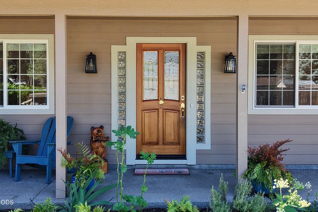 1025 Anglers Place, Shady Cove, OR 97539
