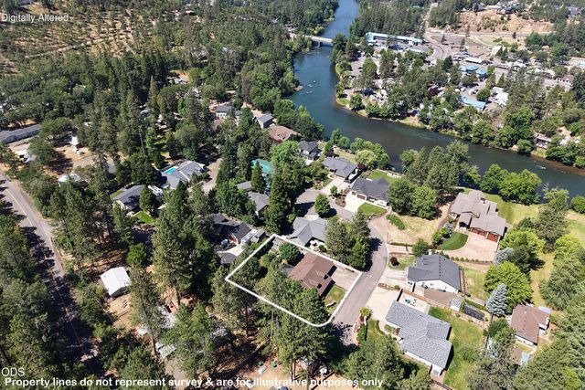 1025 Anglers Place, Shady Cove, OR 97539