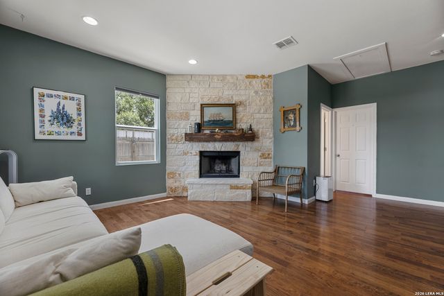 1296 Hedgestone, Canyon Lake, TX 78133