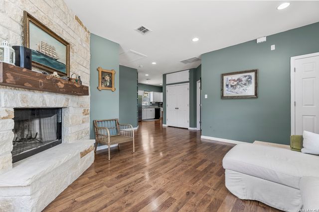 1296 Hedgestone, Canyon Lake, TX 78133