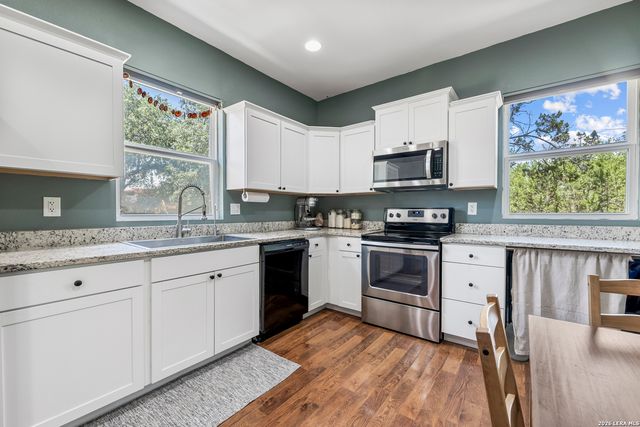 1296 Hedgestone, Canyon Lake, TX 78133