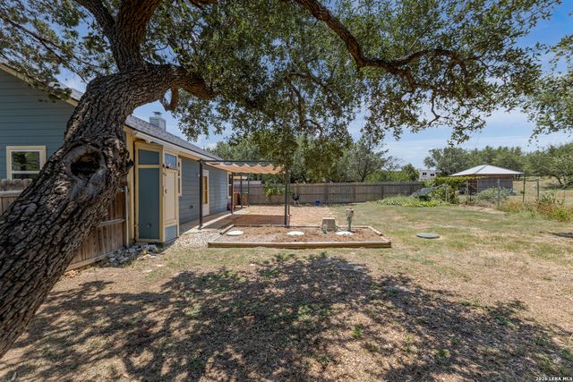 1296 Hedgestone, Canyon Lake, TX 78133