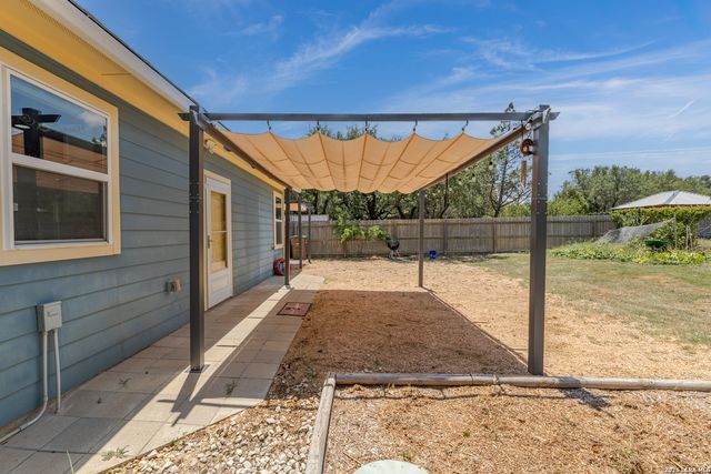 1296 Hedgestone, Canyon Lake, TX 78133