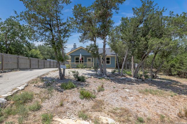 1296 Hedgestone, Canyon Lake, TX 78133