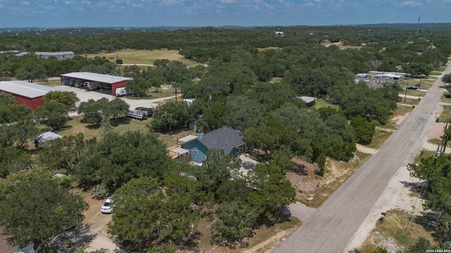 1296 Hedgestone, Canyon Lake, TX 78133
