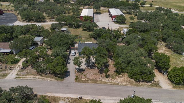 1296 Hedgestone, Canyon Lake, TX 78133