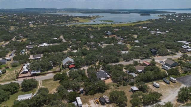 1296 Hedgestone, Canyon Lake, TX 78133