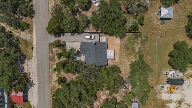 1296 Hedgestone, Canyon Lake, TX 78133