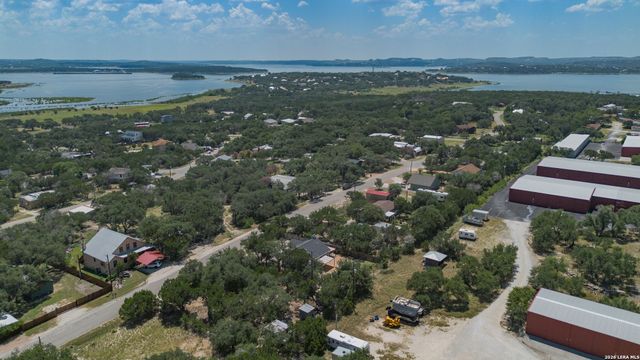 1296 Hedgestone, Canyon Lake, TX 78133