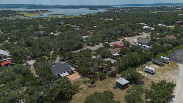 1296 Hedgestone, Canyon Lake, TX 78133
