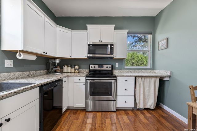 1296 Hedgestone, Canyon Lake, TX 78133