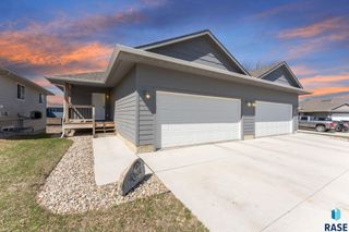 1807 N Oberg Cir, Sioux Falls, SD 57103