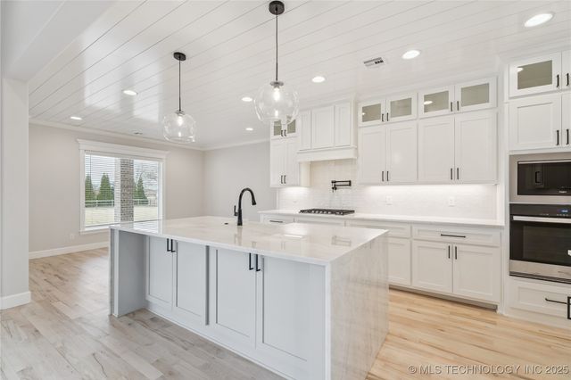 6322 N Wildwood Lane, Owasso, OK 74055