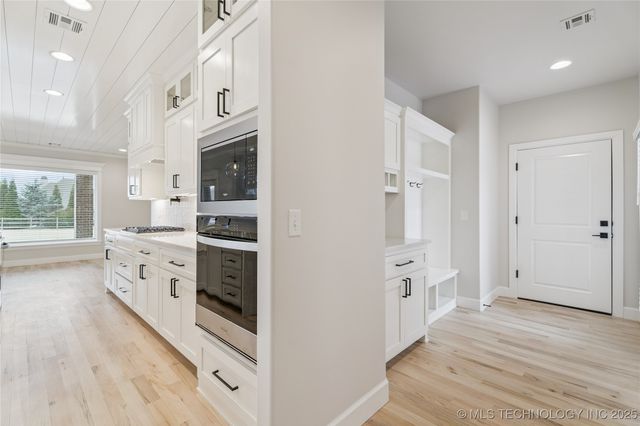 6322 N Wildwood Lane, Owasso, OK 74055