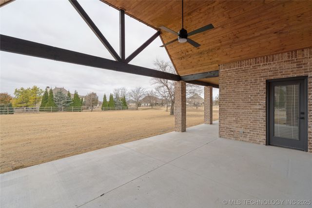 6322 N Wildwood Lane, Owasso, OK 74055