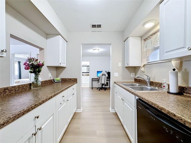 5507 FOUNTAIN LAKE CIRCLE B206, Bradenton, FL 34207