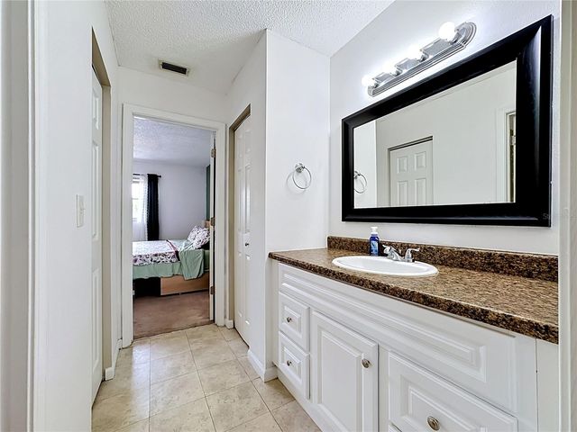 5507 FOUNTAIN LAKE CIRCLE B206, Bradenton, FL 34207