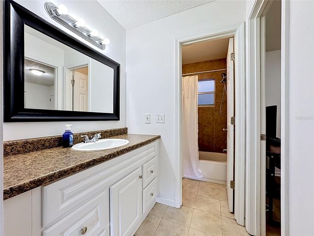 5507 FOUNTAIN LAKE CIRCLE B206, Bradenton, FL 34207