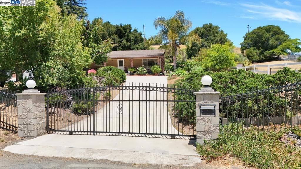 6312 Paloverde Rd, Castro Valley, CA 94552