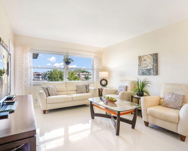 3406 NW 49th Avenue 608, Lauderdale Lakes, FL 33319