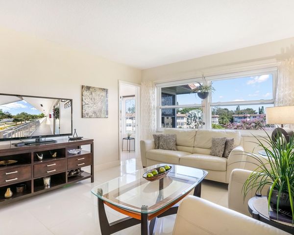 3406 NW 49th Avenue 608, Lauderdale Lakes, FL 33319