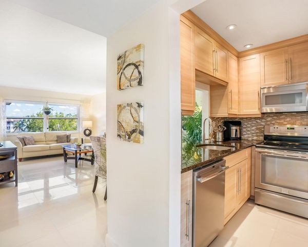 3406 NW 49th Avenue 608, Lauderdale Lakes, FL 33319