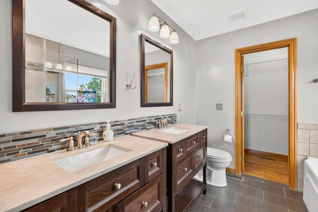 7177 Snowberry Lane, Canal Winchester, OH 43110