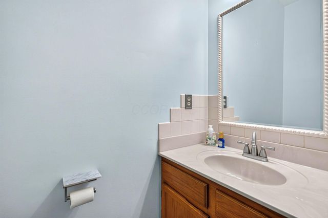 7177 Snowberry Lane, Canal Winchester, OH 43110