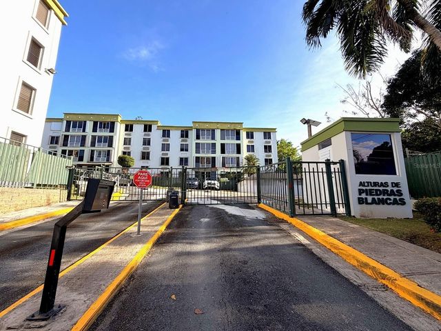 Alturas de Piedras Blanca UNITS D-202, Guaynabo, PR 00969