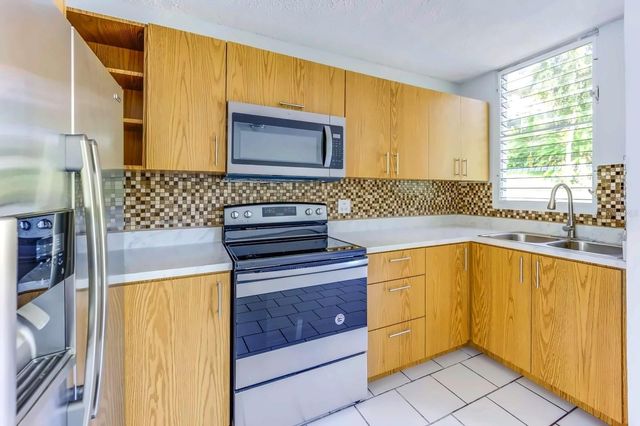 Alturas de Piedras Blanca UNITS D-202, Guaynabo, PR 00969