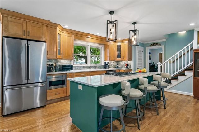 33 Haughton LN, Newport News, VA 23606