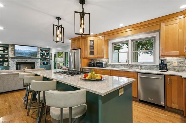 33 Haughton LN, Newport News, VA 23606
