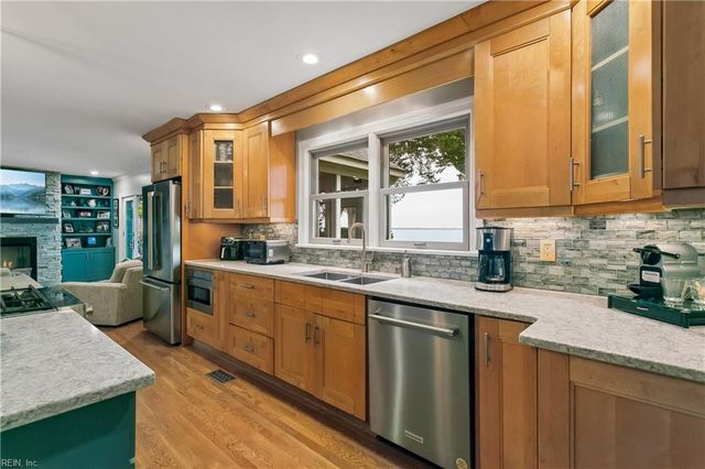 33 Haughton LN, Newport News, VA 23606