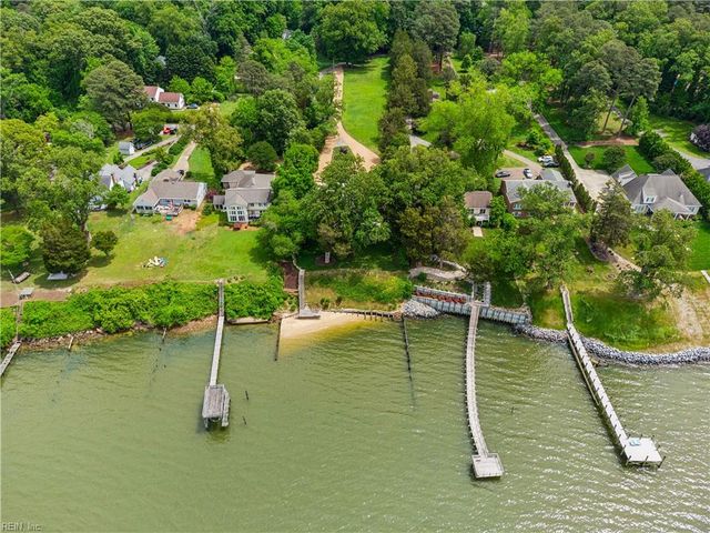 33 Haughton LN, Newport News, VA 23606