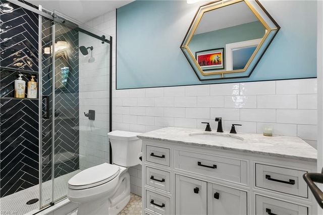 33 Haughton LN, Newport News, VA 23606