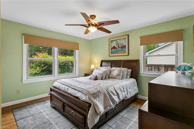 33 Haughton LN, Newport News, VA 23606