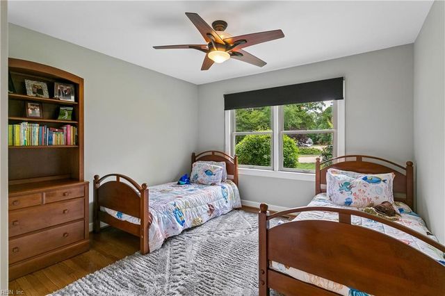 33 Haughton LN, Newport News, VA 23606