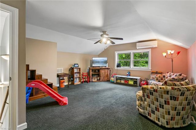33 Haughton LN, Newport News, VA 23606