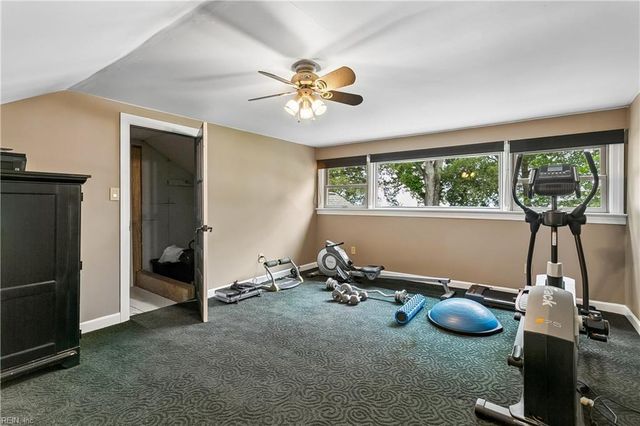 33 Haughton LN, Newport News, VA 23606