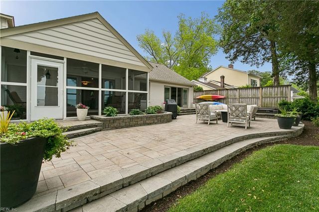 33 Haughton LN, Newport News, VA 23606