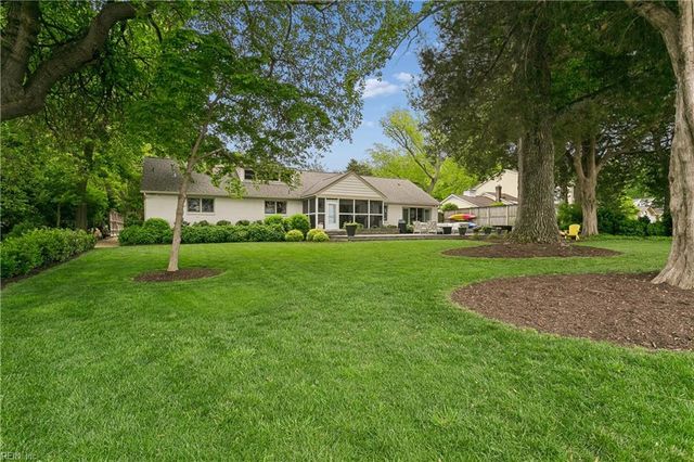 33 Haughton LN, Newport News, VA 23606