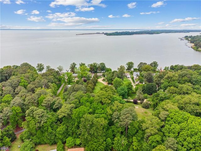 33 Haughton LN, Newport News, VA 23606
